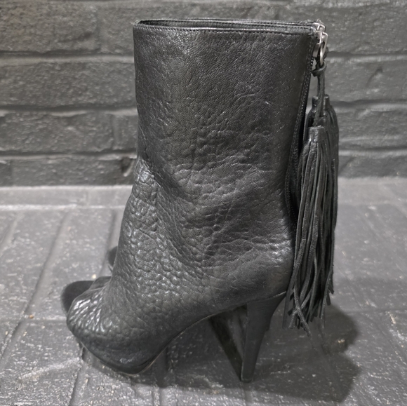 Vera Wang Lavender Black Leather Peep Toe Fringe Stiletto Booties Size 8.5 - Picture 3 of 12